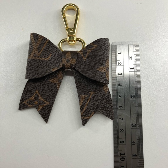 💜 RESTOCKED** Double Sided Bow Keychains - Picture 10 of 10